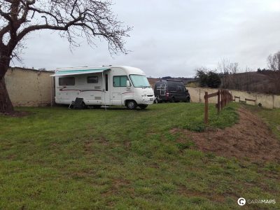 ¿Te gusta viajar en caravana? Alquila este terreno en Barcelona